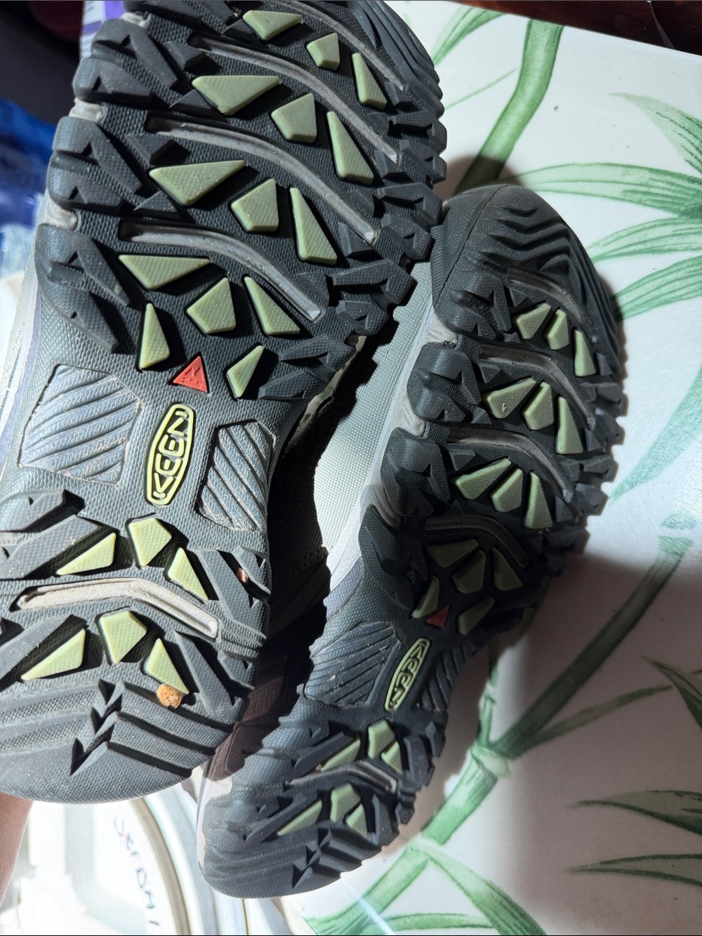 Keen Hiking Boots in Sage Green and Taupe 10 women’s happy hiking! - Picture 3 of 9